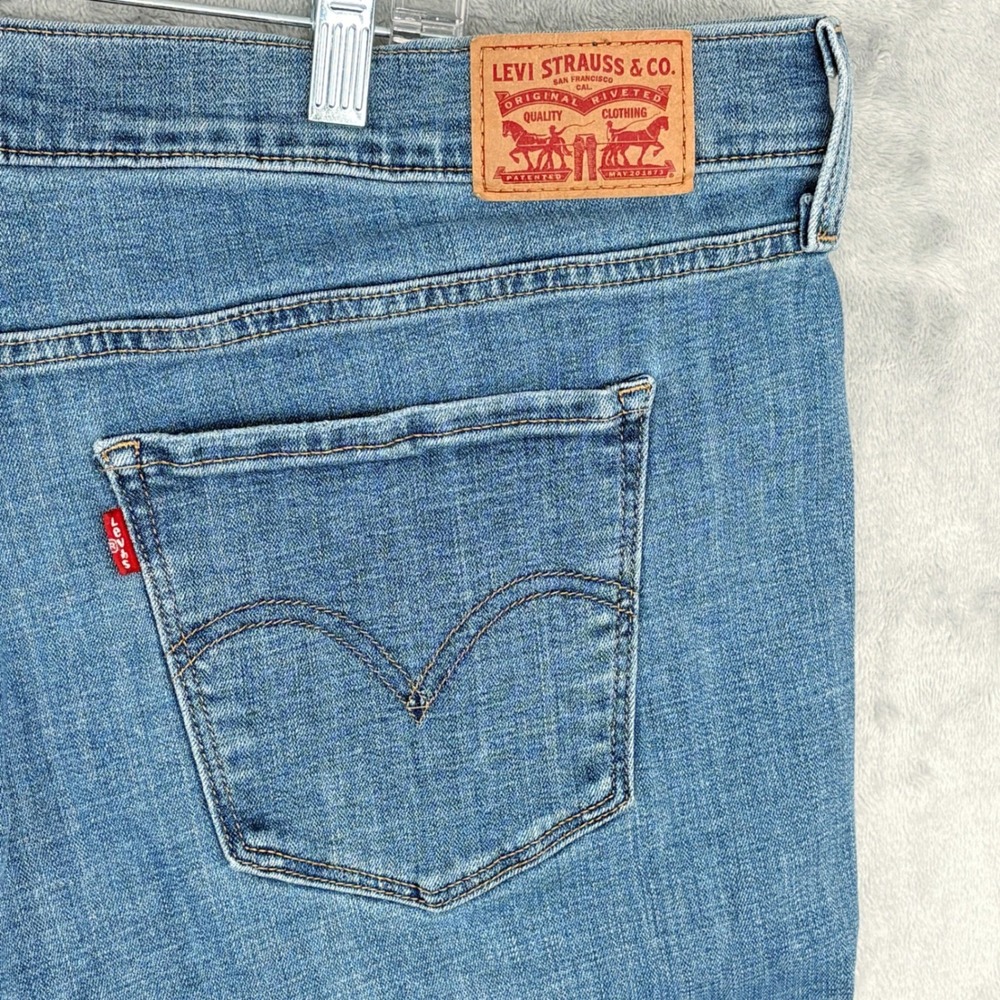 Levi's Womens 18W (38x31) Classic Bootcut Medium Wash Stretch Denim Plus Size - Picture 7 of 11